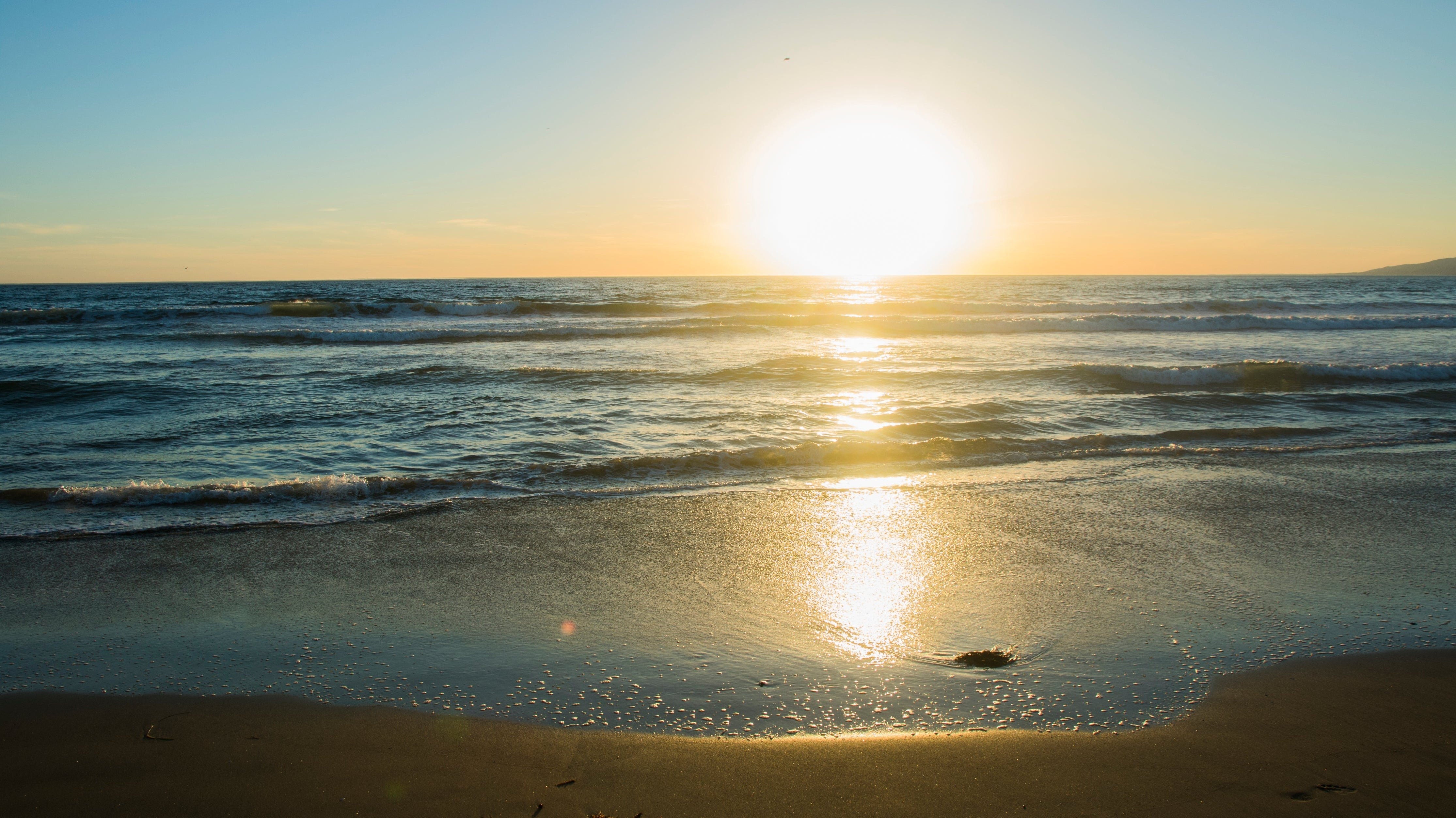 Coastal-Inspired Interior Design: Bringing the Beach to Your Home